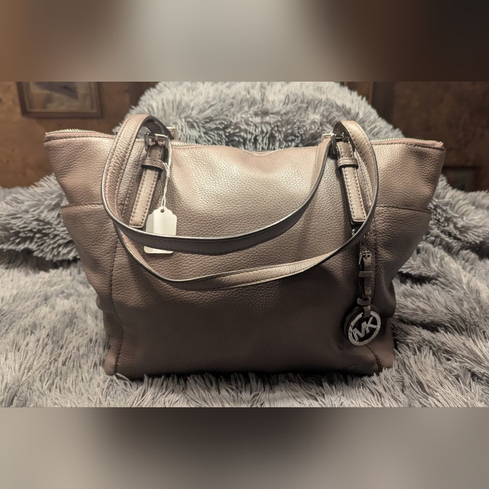 Michael Kors Jet Set Tote